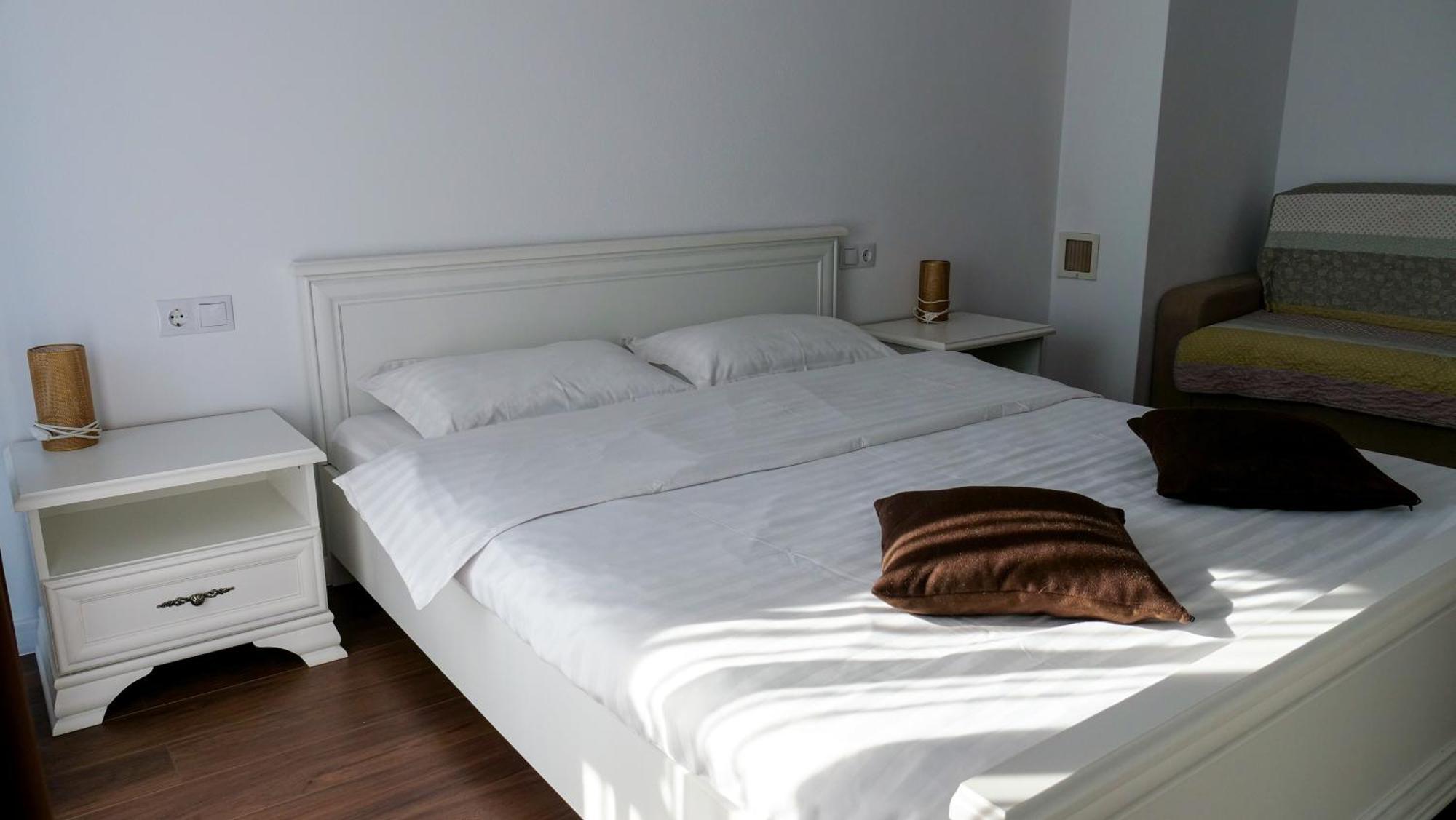 Hotel Casa Ambientt Curtea de Argeş Esterno foto