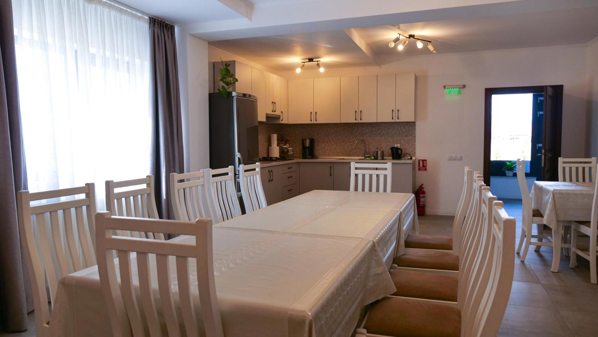 Hotel Casa Ambientt Curtea de Argeş Esterno foto