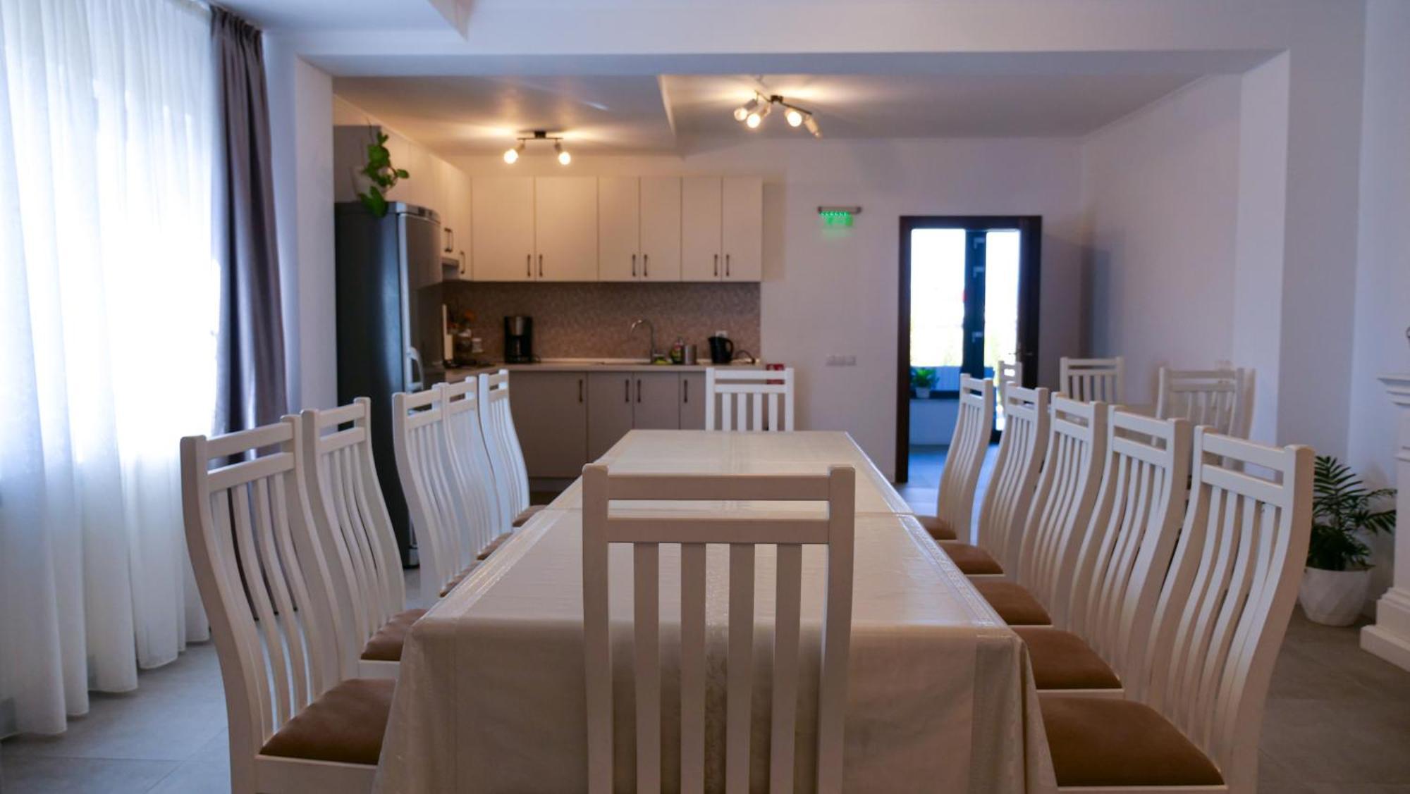 Hotel Casa Ambientt Curtea de Argeş Esterno foto