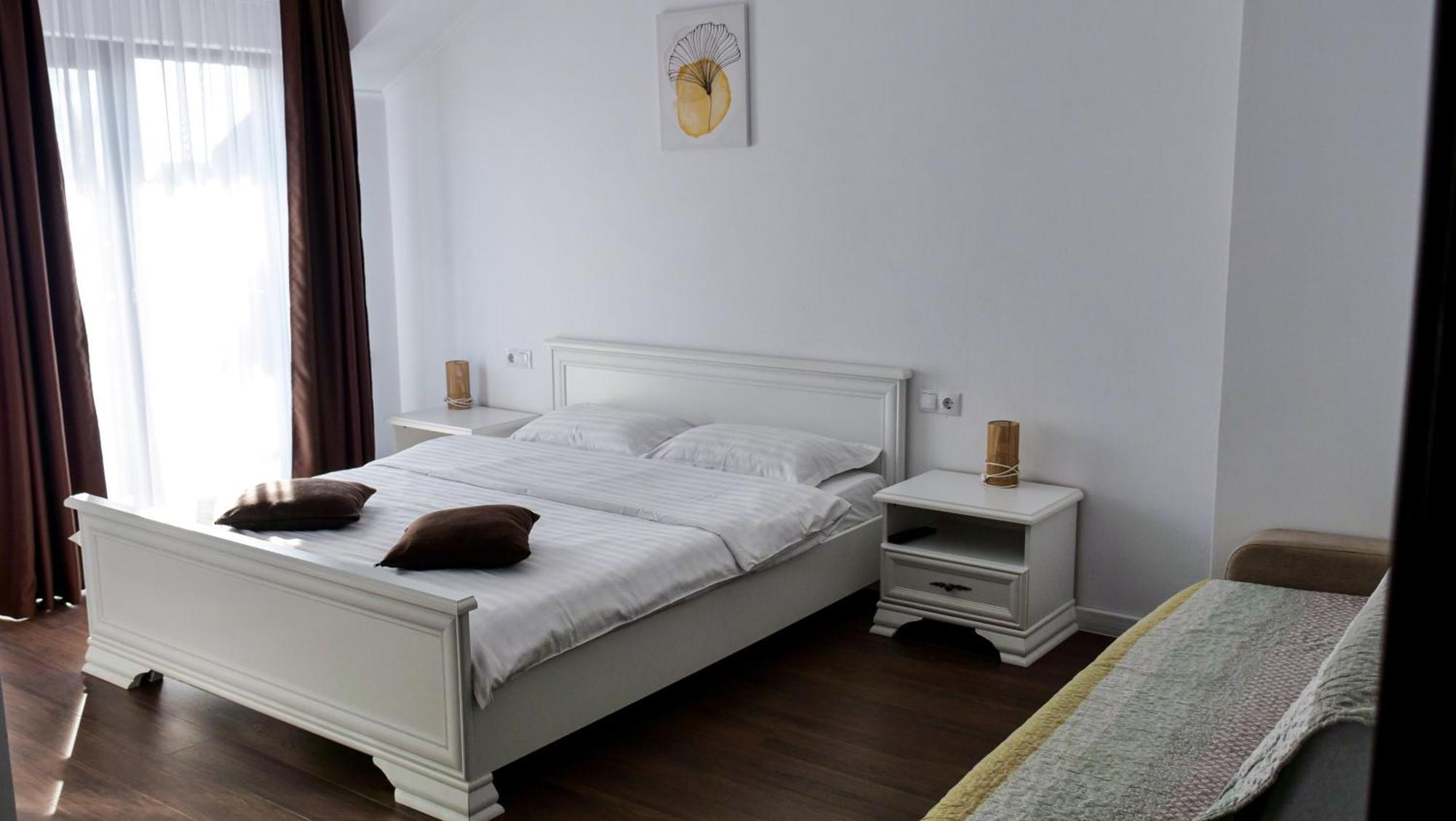 Hotel Casa Ambientt Curtea de Argeş Esterno foto