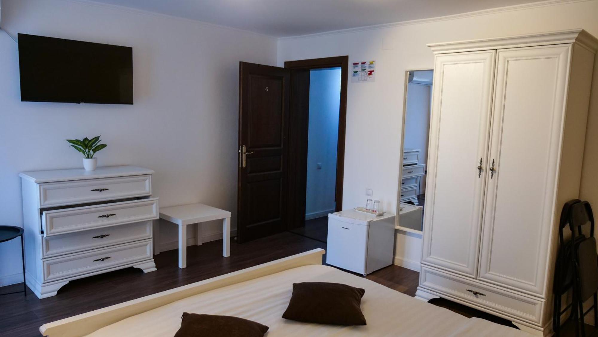 Hotel Casa Ambientt Curtea de Argeş Esterno foto