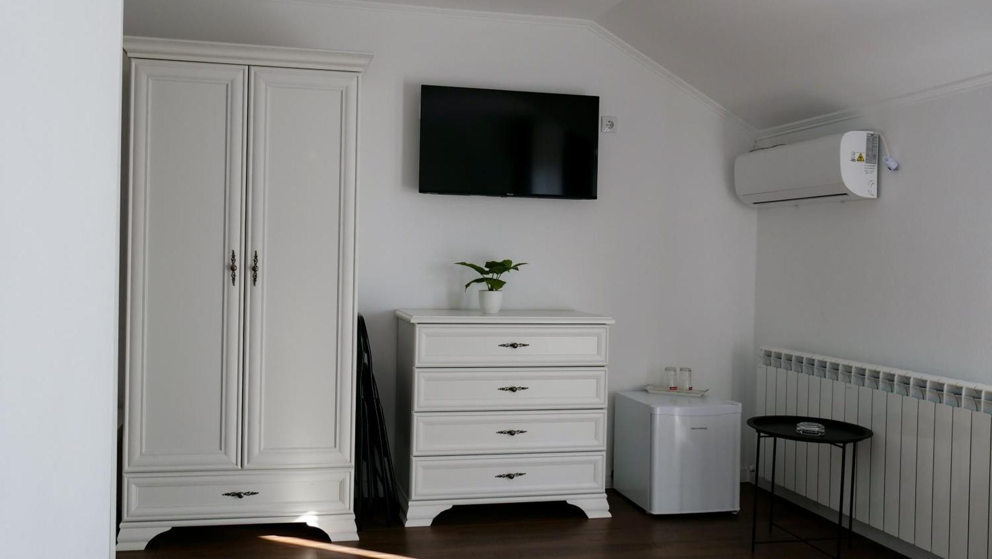 Hotel Casa Ambientt Curtea de Argeş Esterno foto